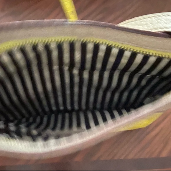 Tropical Kate - Picture 3 of 3